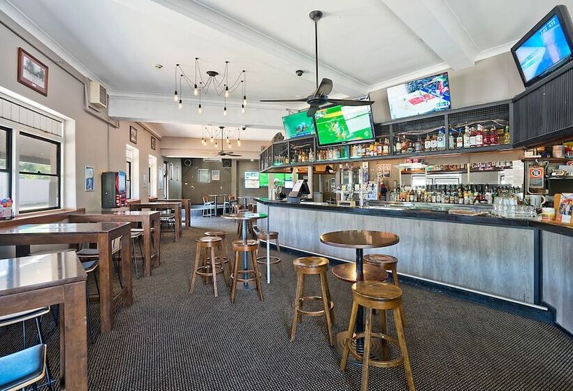 מוטל Imperial Hotel Singleton