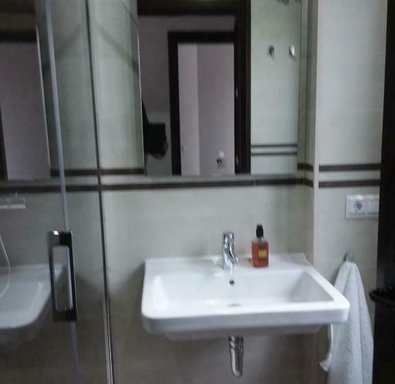 بنسيون Casa Clavero