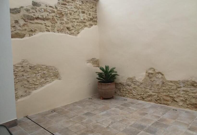 بنسيون Casa Clavero