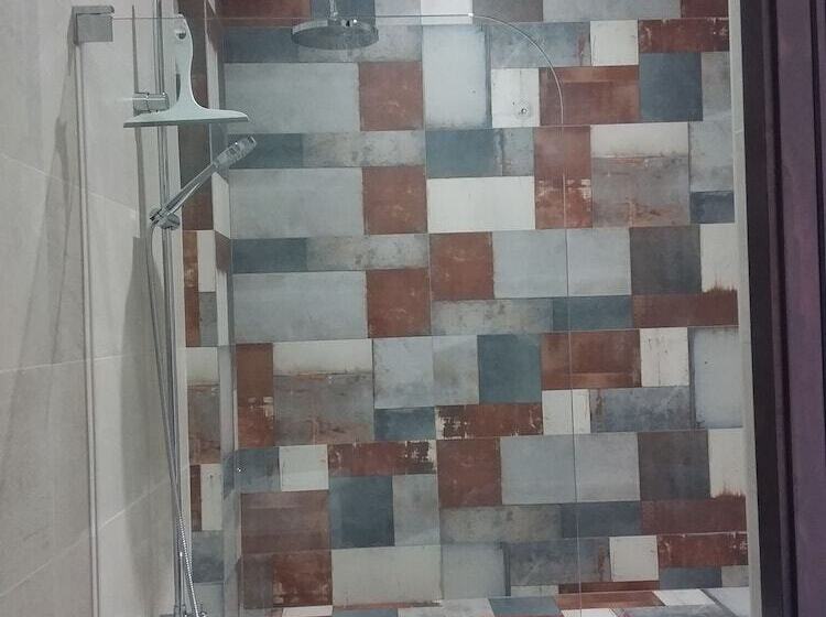 بنسيون Casa Clavero