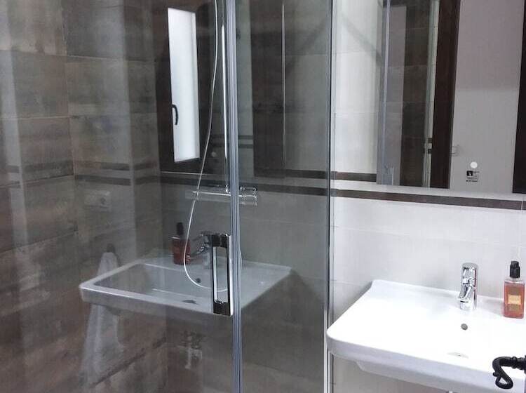 بنسيون Casa Clavero