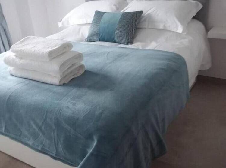 بنسيون Casa Clavero