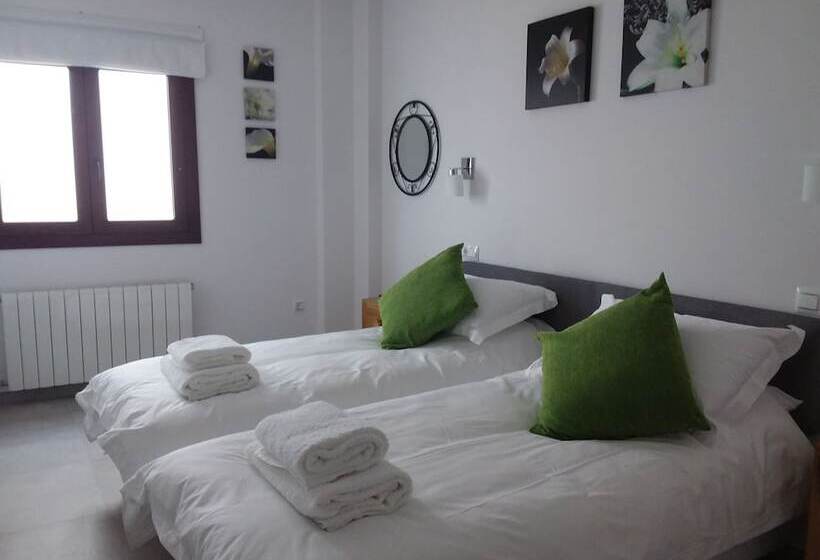 بنسيون Casa Clavero