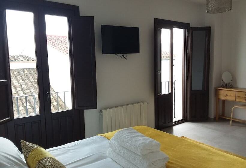 بنسيون Casa Clavero