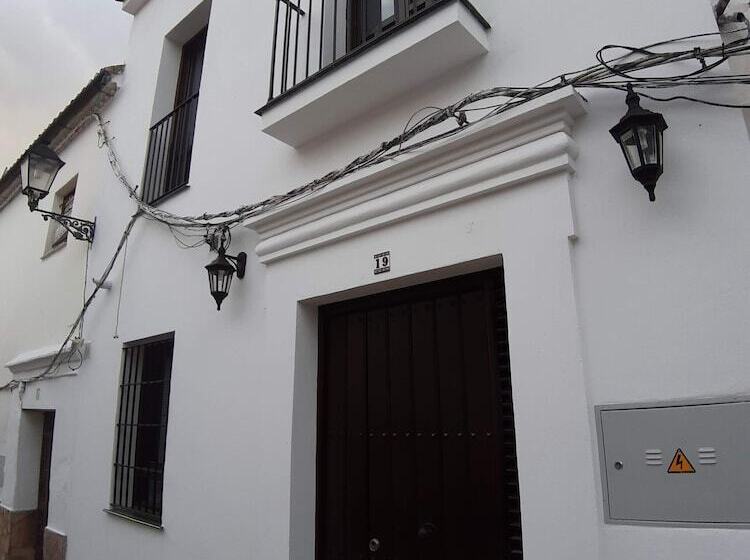 بنسيون Casa Clavero