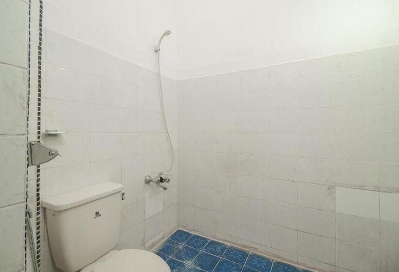 پانسیون Reddoorz @ Tuktuk Danau Toba