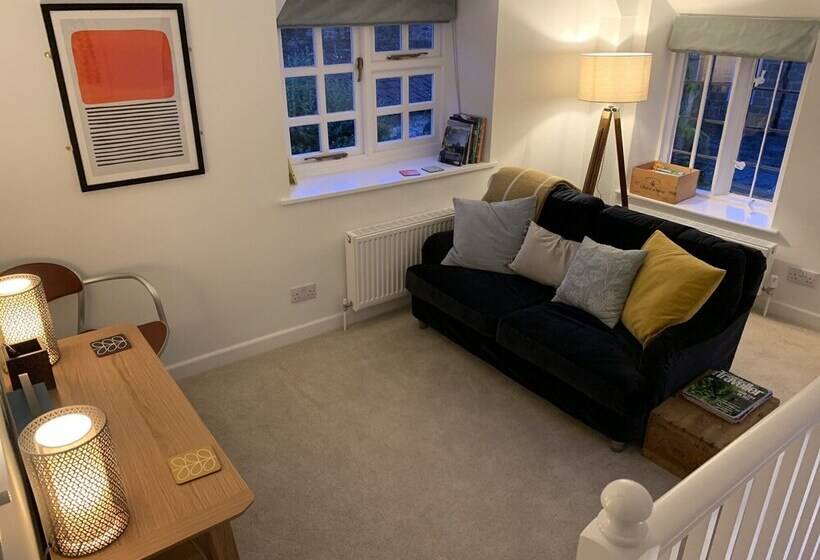 The Cottage, Lower St, West Chinnock