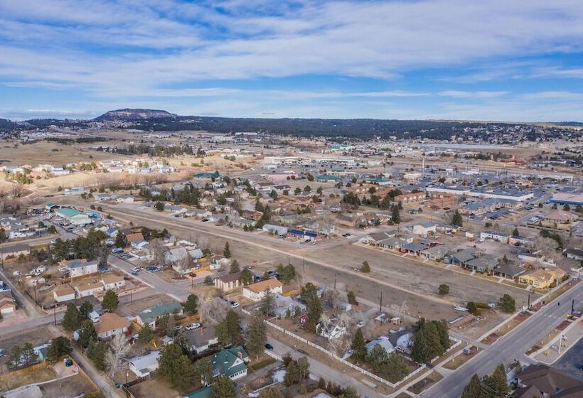 5brmonument Historic Charmminutes To Hiking