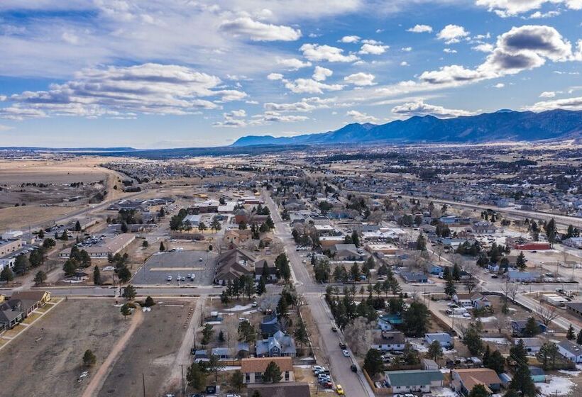 5brmonument Historic Charmminutes To Hiking