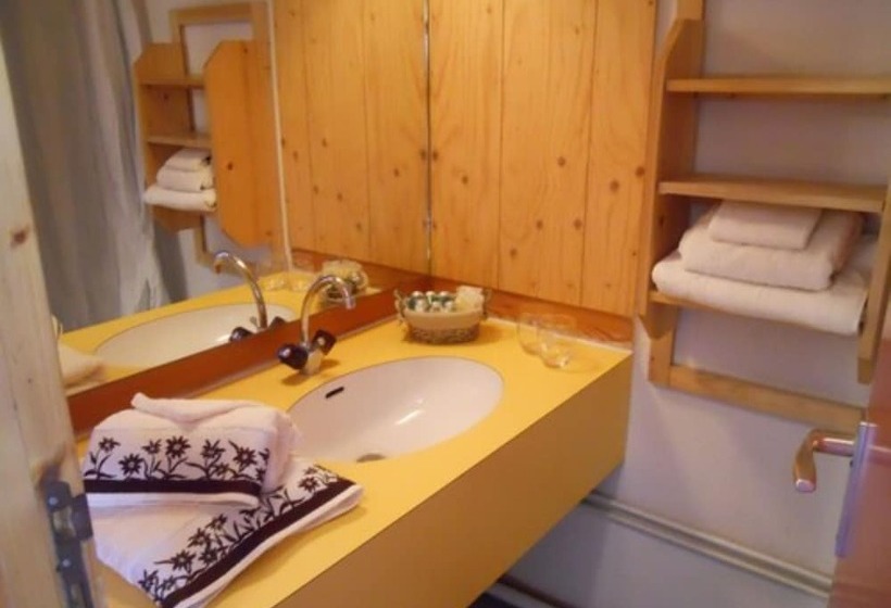 Chalet Hotel Rhododendrons