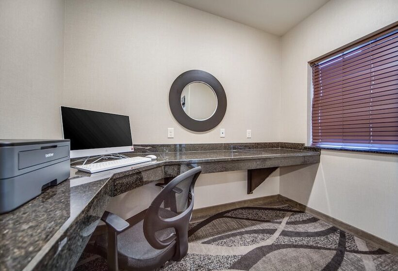 Cobblestone Hotel & Suites   Cozad