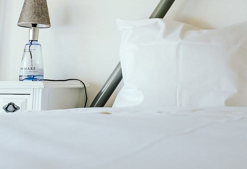 Help Yourself Hostels  Restelo