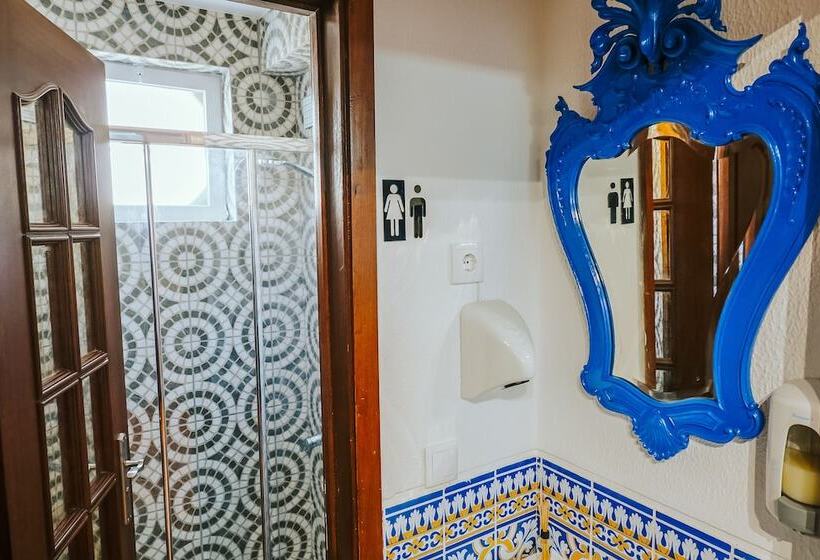 Help Yourself Hostels  Restelo