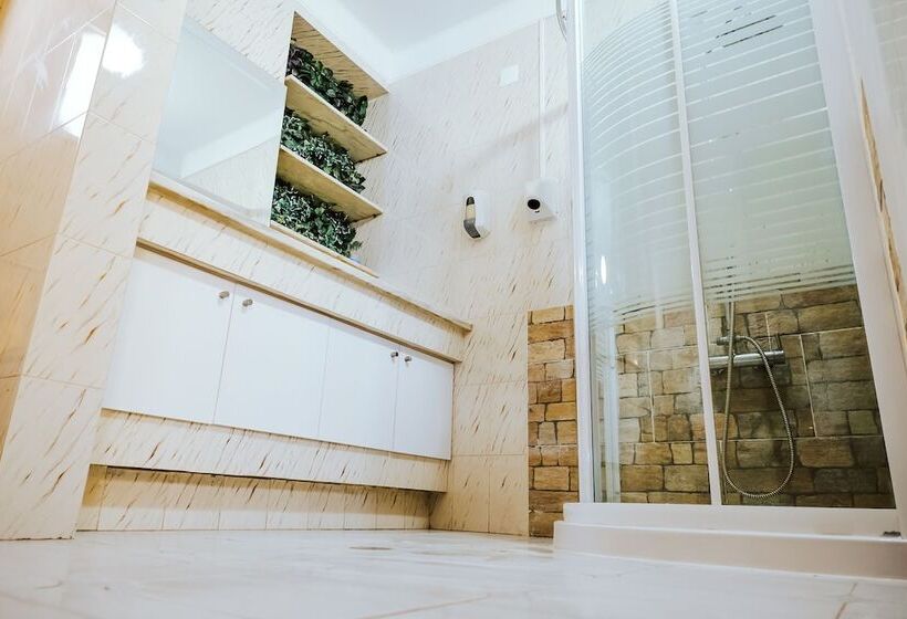 Help Yourself Hostels  Restelo