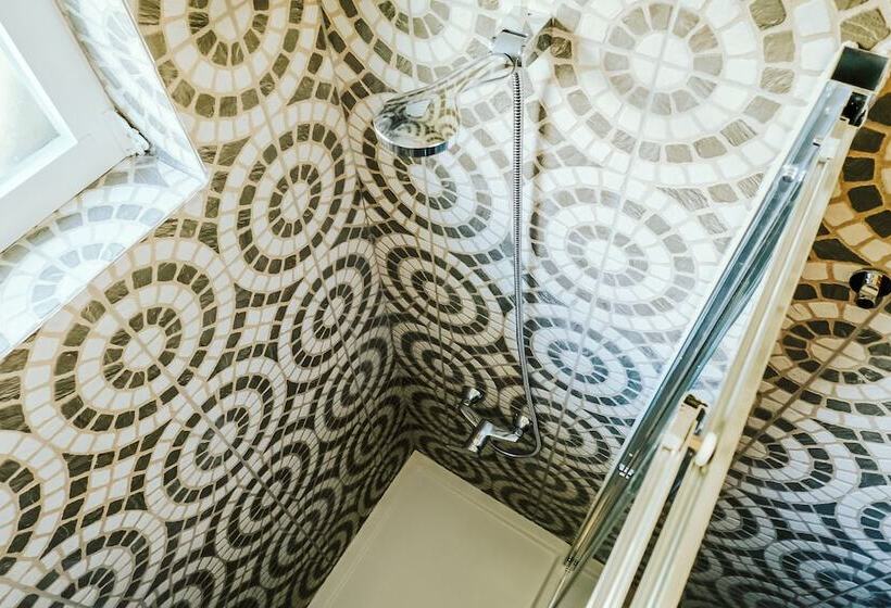 Help Yourself Hostels  Restelo