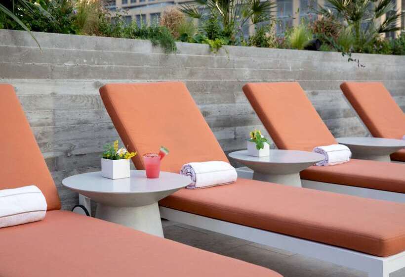 Отель Canopy By Hilton Austin Downtown