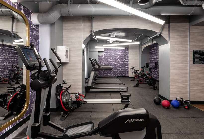 هتل Canopy By Hilton Philadelphia Center City