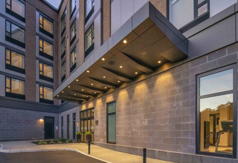 فندق Holiday Inn Express   Boston Logan Airport   Revere, An Ihg