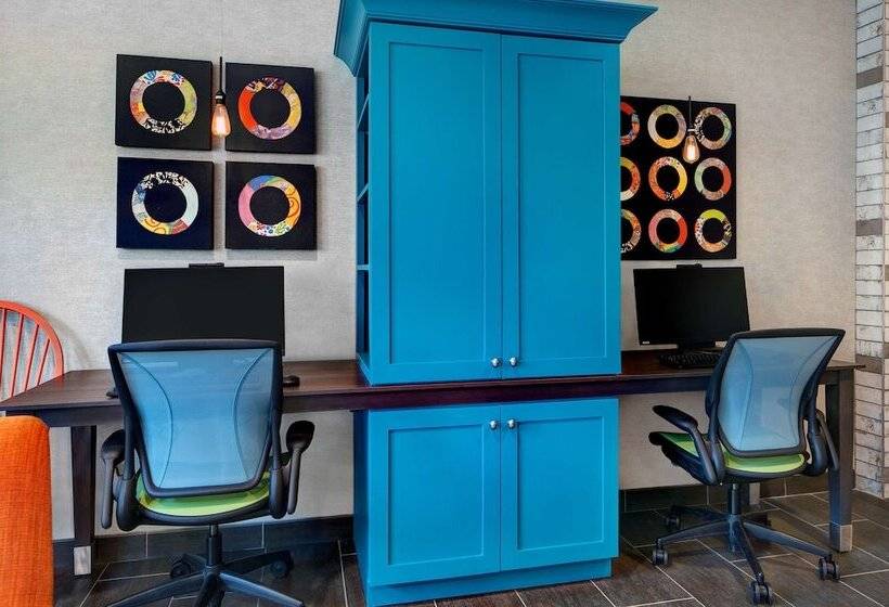 בית מלון כפרי Home2 Suites Asheville Airport