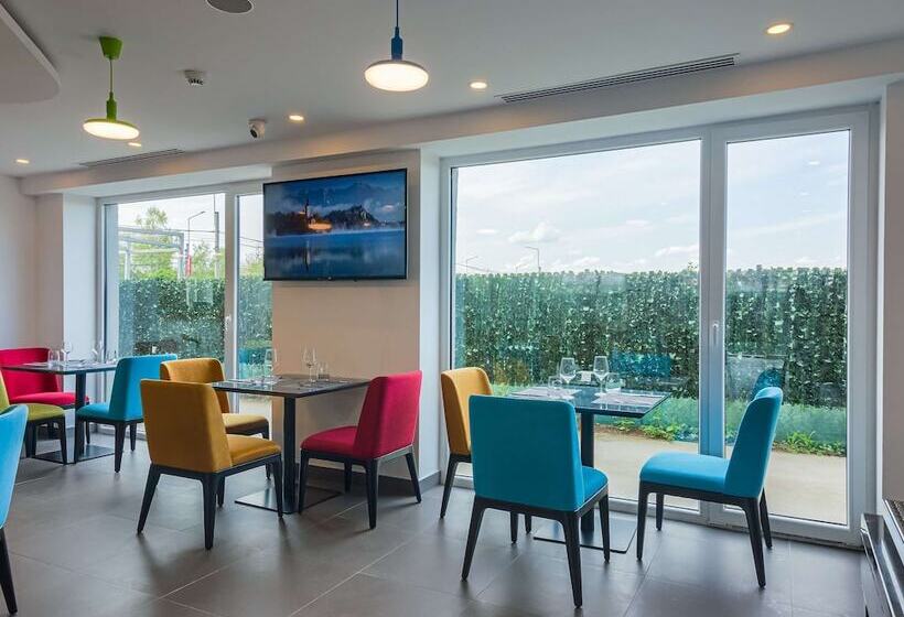 هتل Ibis Styles Bucharest Airport