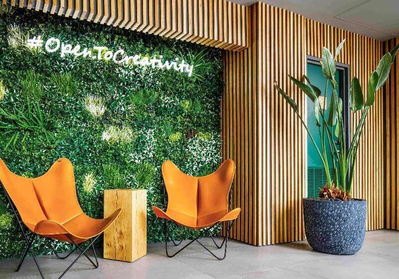 Отель Ibis Styles London Seven Kings