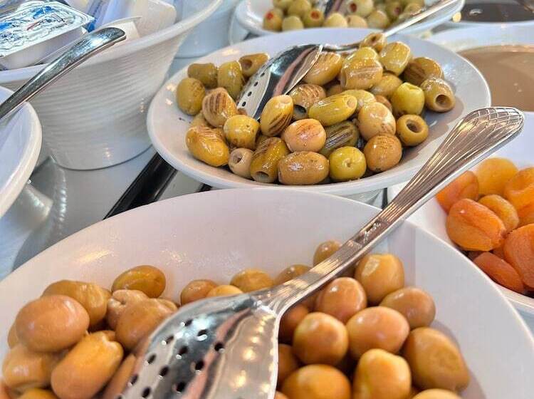 هتل Meroddi La Porta