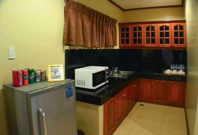 هتل Subic Waterfront Resort And