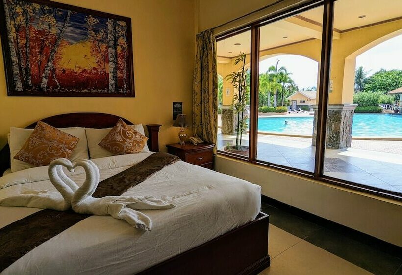 هتل Subic Waterfront Resort And