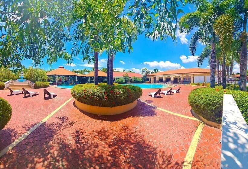 هتل Subic Waterfront Resort And