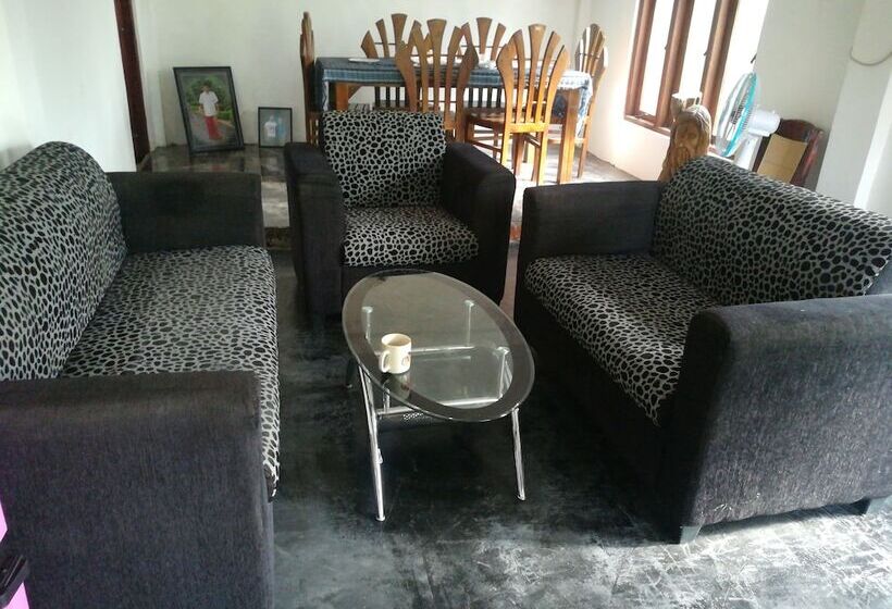 Отель Tiny Holiday Resort