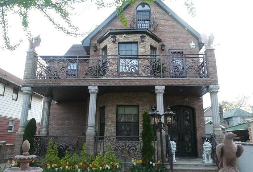 پانسیون East 42nd Mansion