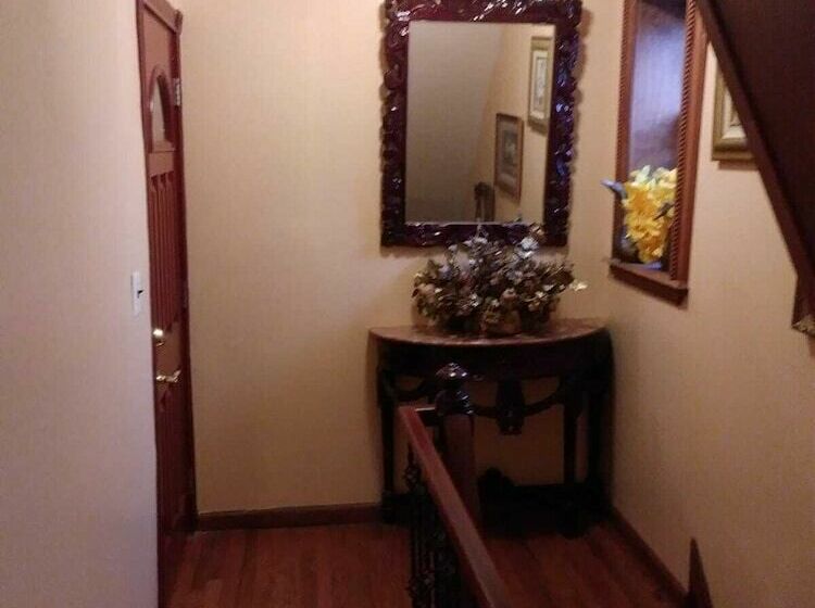 פנסיון East 42nd Mansion