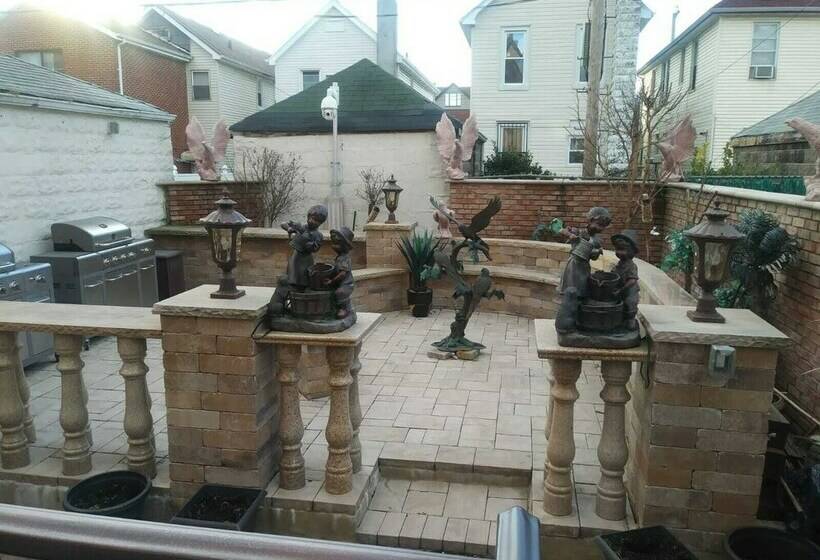 פנסיון East 42nd Mansion