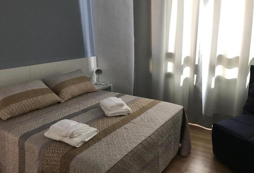 פנסיון Hostal Casiano Camarasa