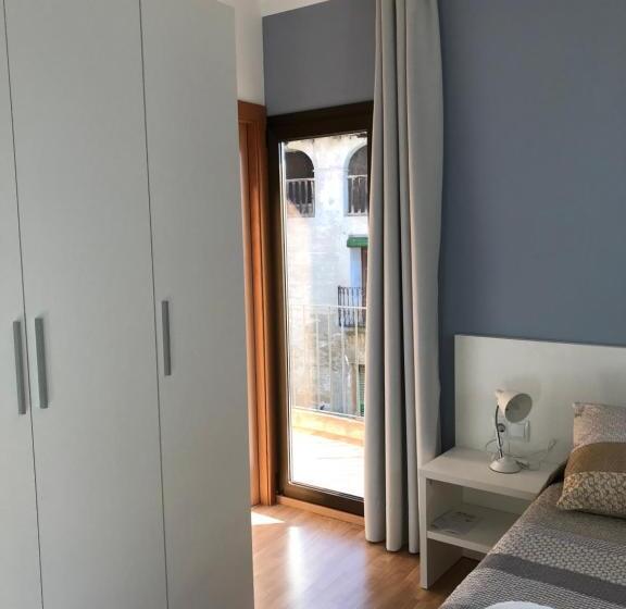 פנסיון Hostal Casiano Camarasa