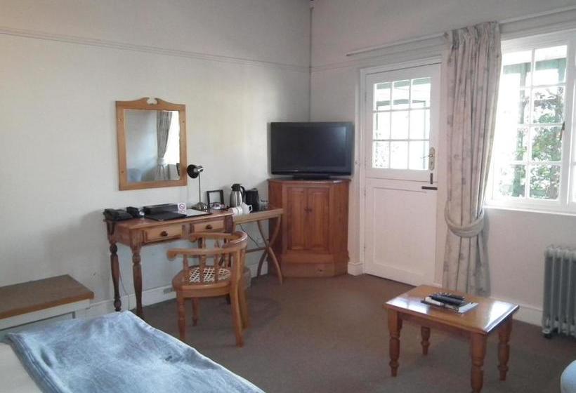 پانسیون The Cock House