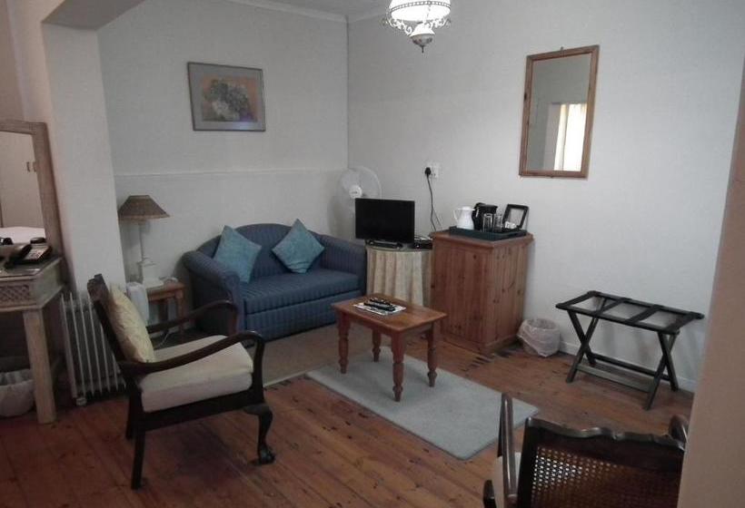 پانسیون The Cock House