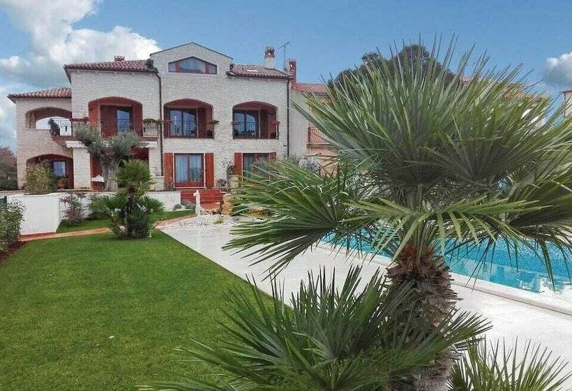 פנסיון Villa Anamarija