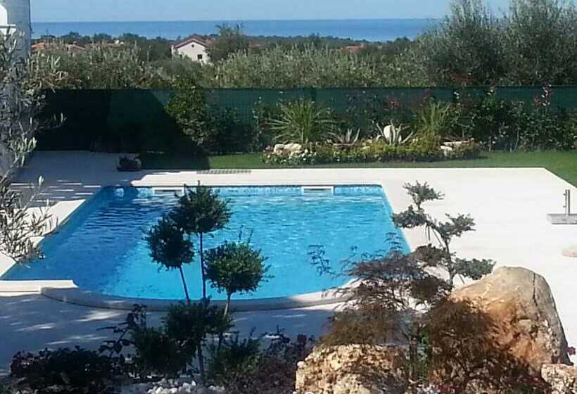 פנסיון Villa Anamarija