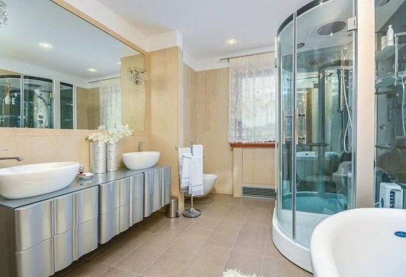 פנסיון Villa Anamarija