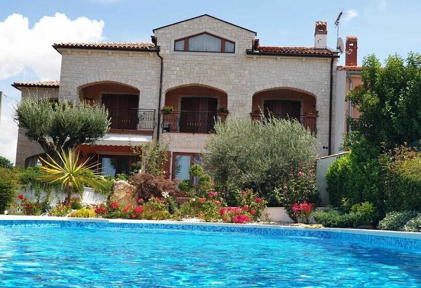 פנסיון Villa Anamarija