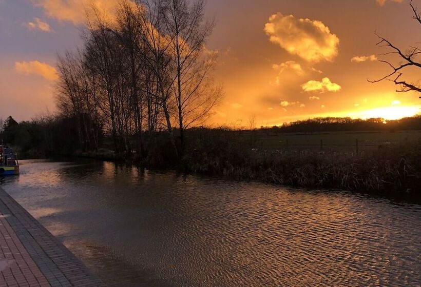 The Dog & Doublet Inn