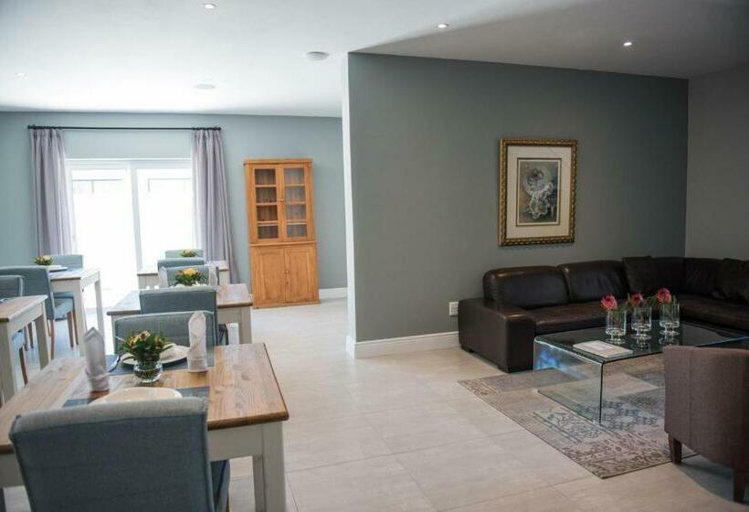 The Whale On Main B&b