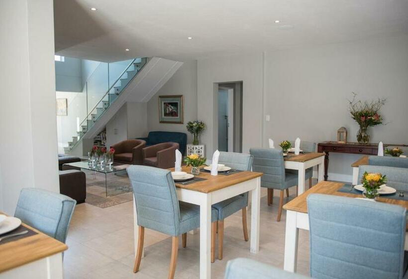 The Whale On Main B&b