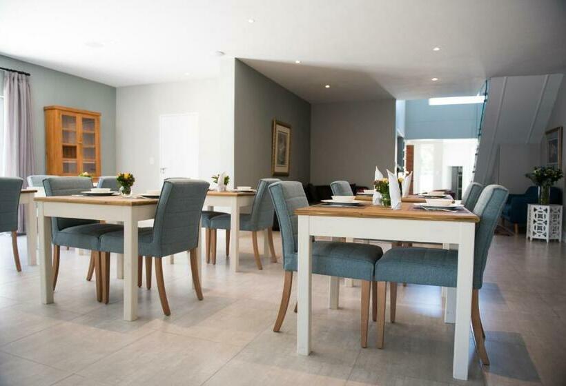 The Whale On Main B&b