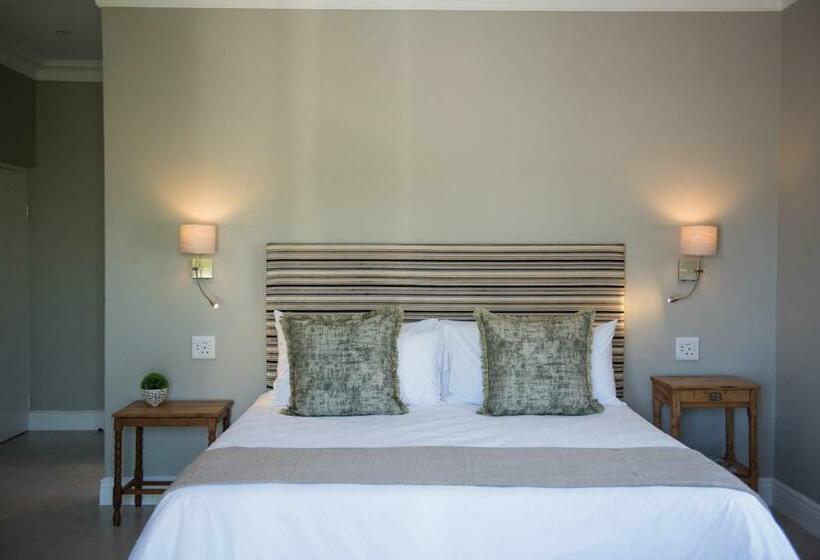 The Whale On Main B&b