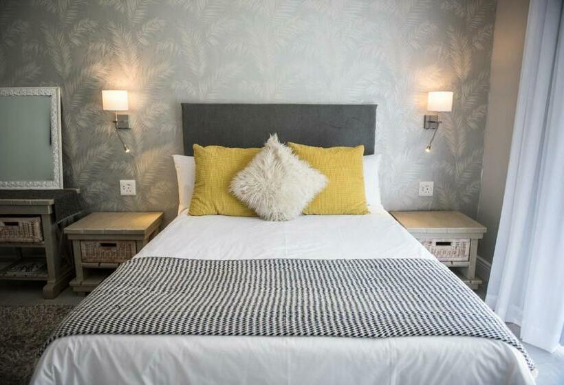 The Whale On Main B&b