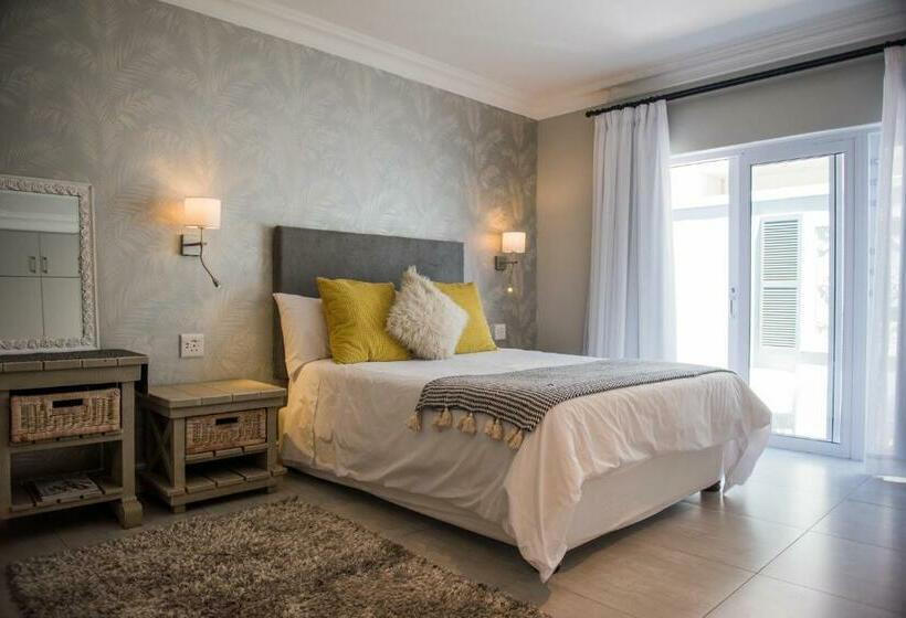 The Whale On Main B&b