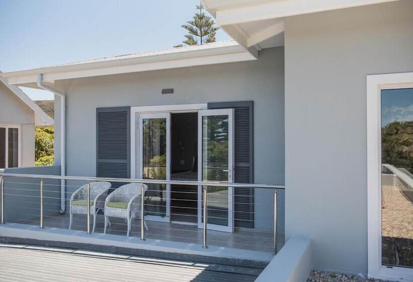 The Whale On Main B&b