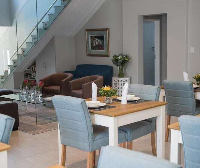 The Whale On Main B&b